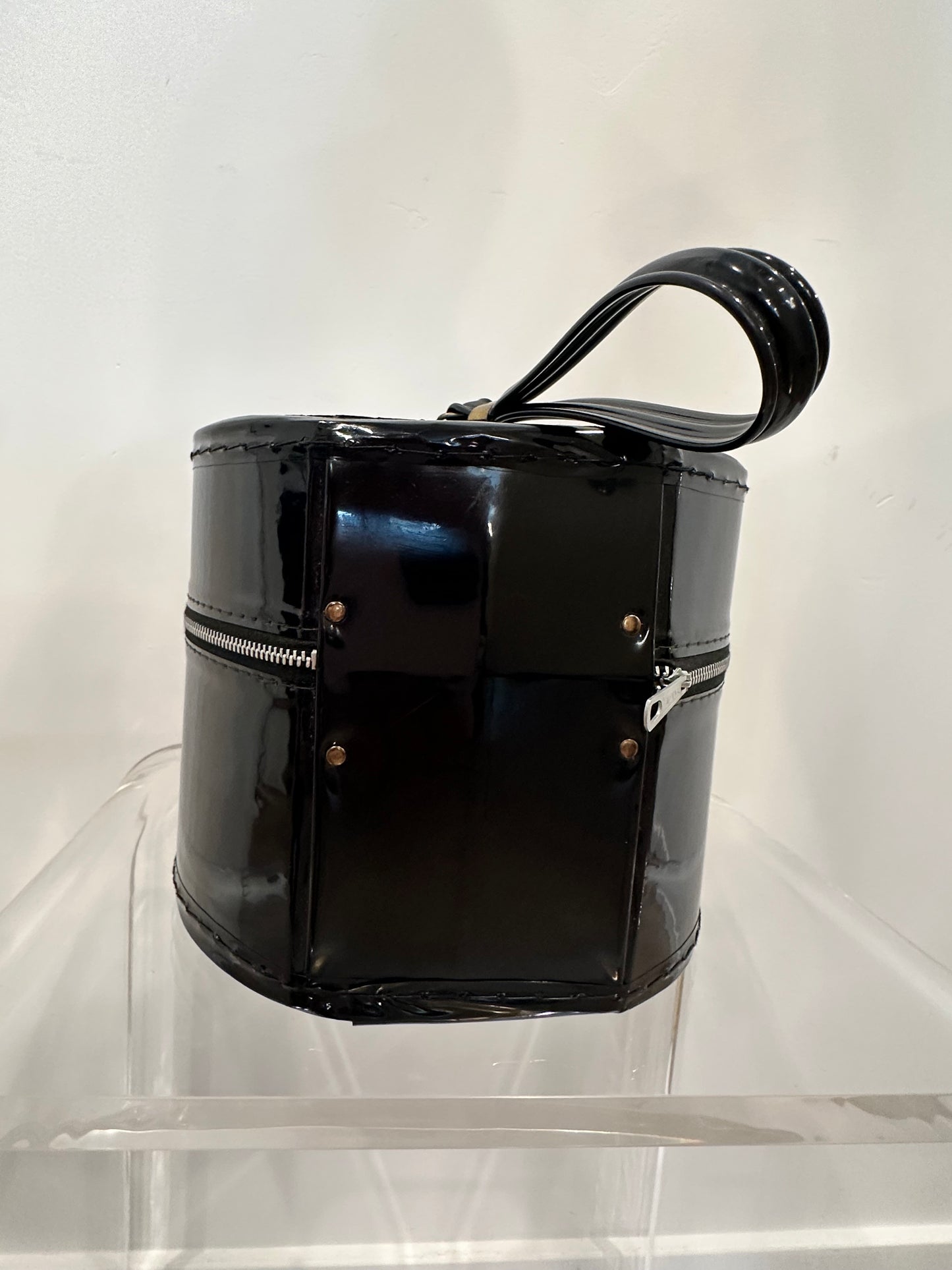 Cylindrical Patent Leather Small Barrel Handbag.