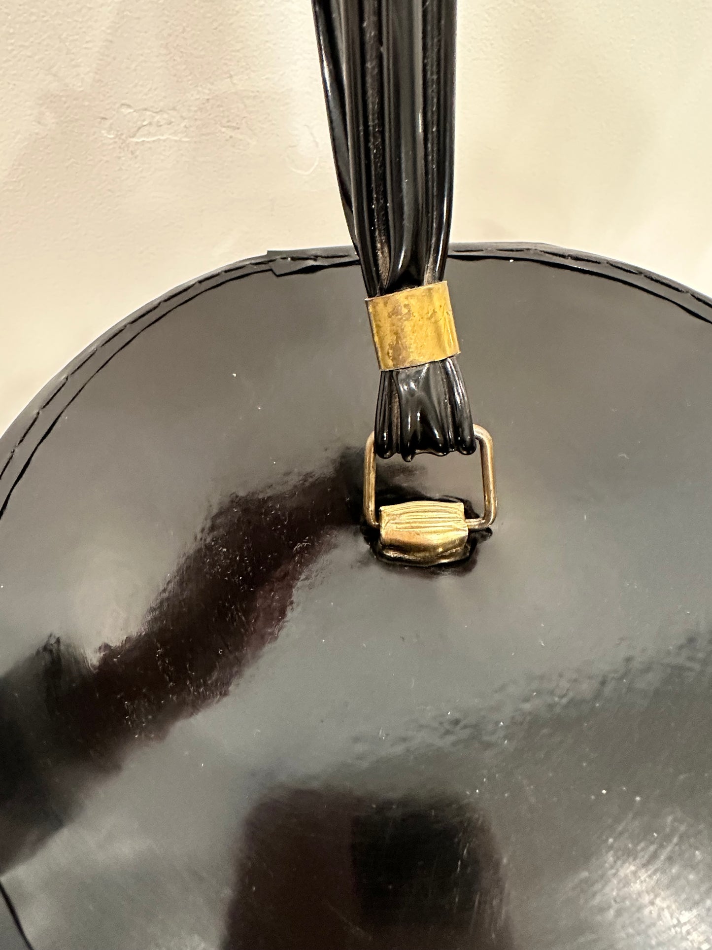 Cylindrical Patent Leather Small Barrel Handbag.