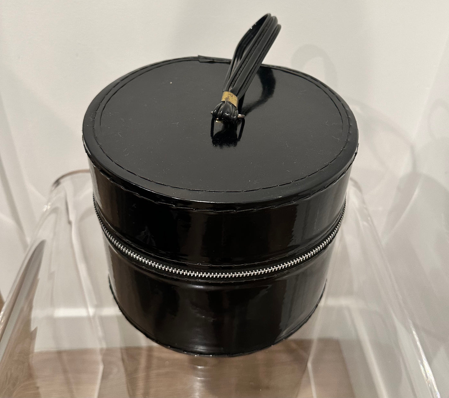Cylindrical Patent Leather Small Barrel Handbag.