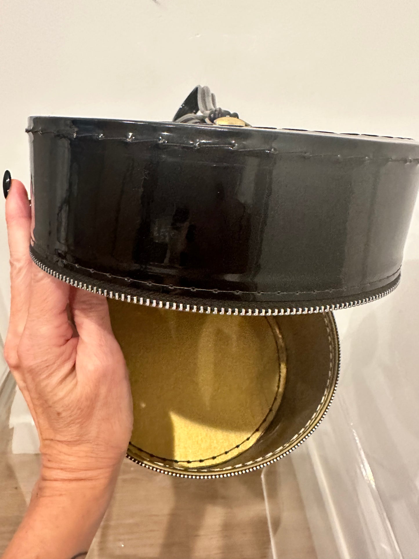 Cylindrical Patent Leather Small Barrel Handbag.