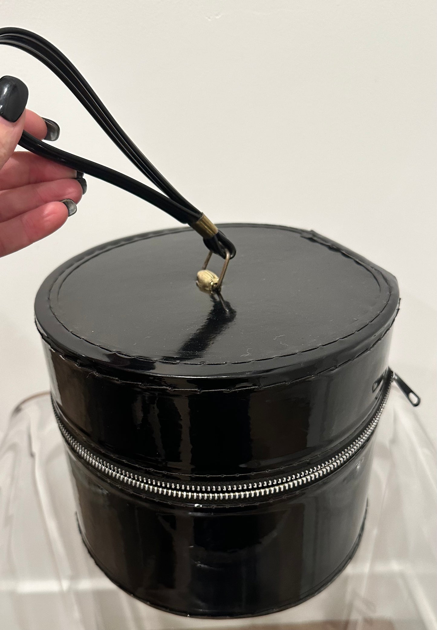 Cylindrical Patent Leather Small Barrel Handbag.