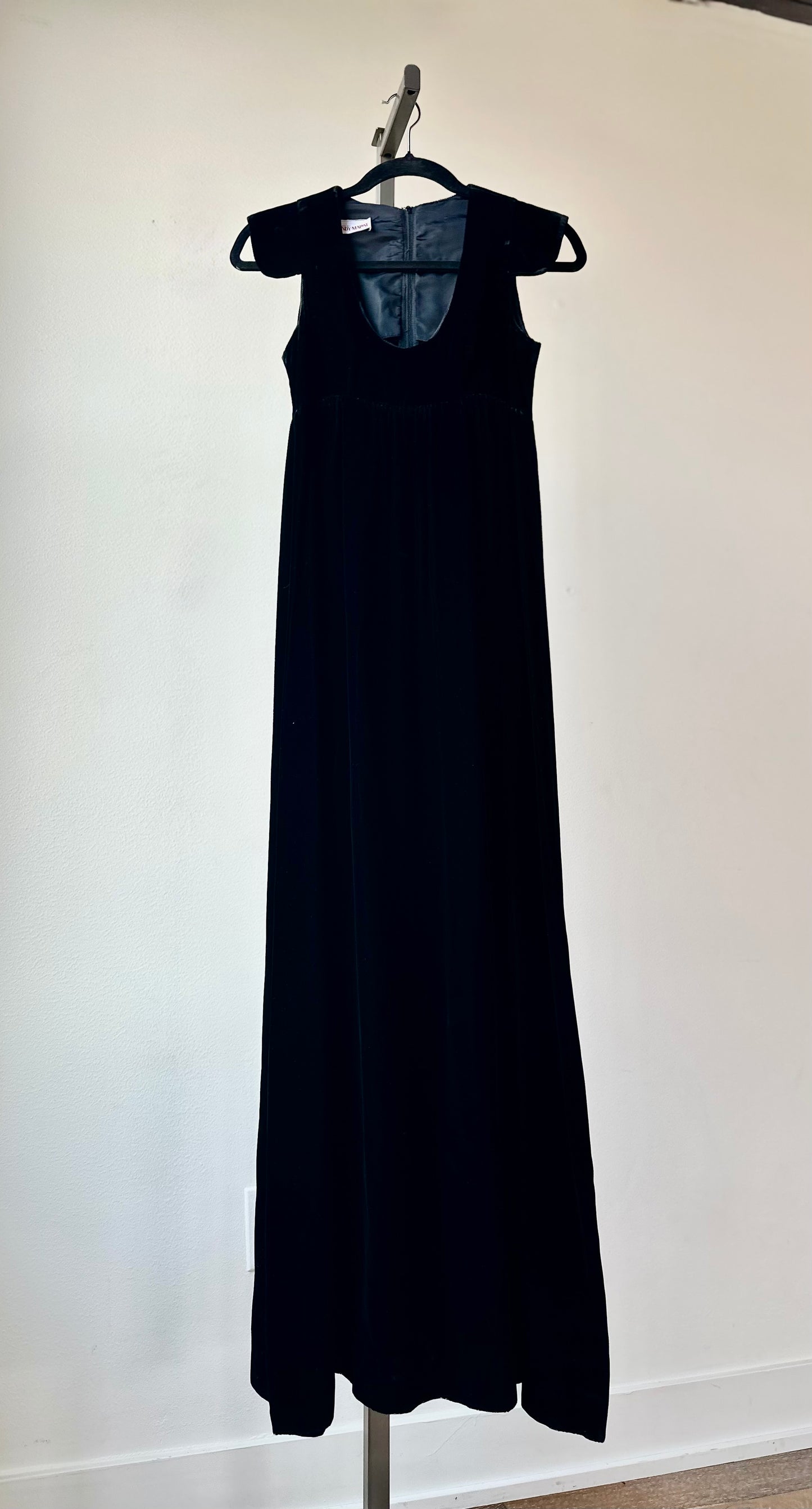 Boho Vintage Designer Mindy Malone's Black Velvet Cap Sleeve Empire Waist Gown. Sz Small.