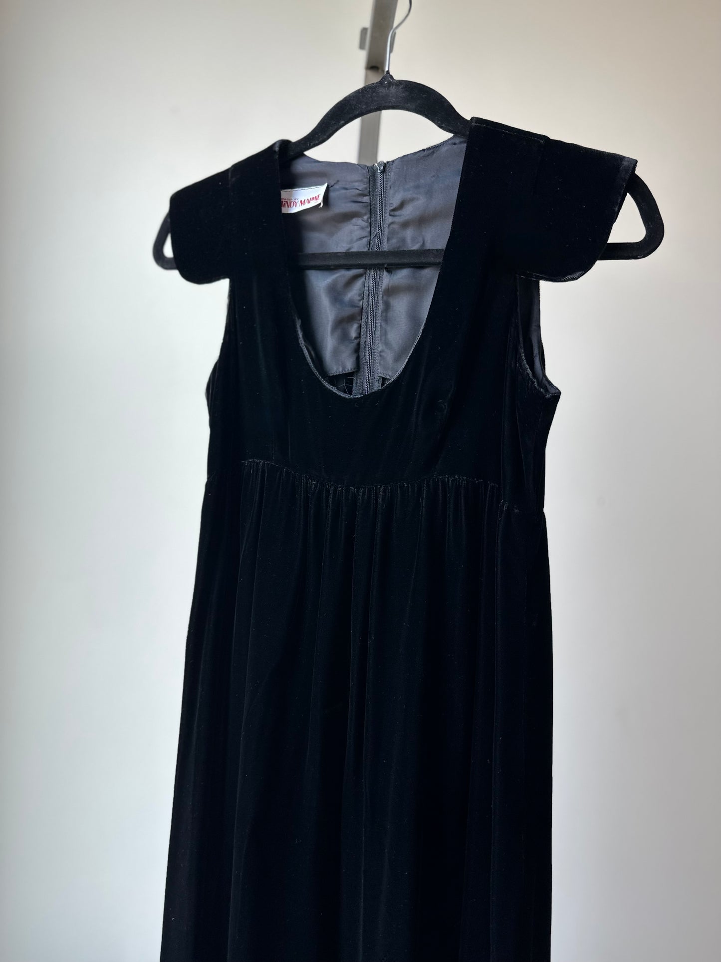 Boho Vintage Designer Mindy Malone's Black Velvet Cap Sleeve Empire Waist Gown. Sz Small.
